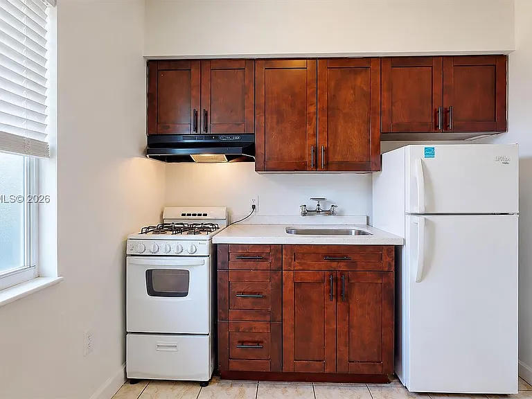 2499 SW 27th St #5 — Photo 12