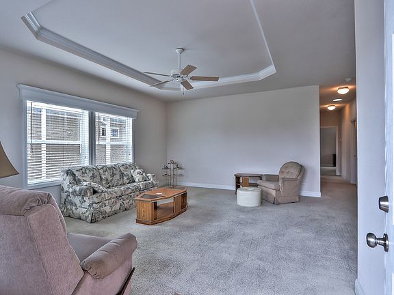 5th image of 433 Sylvan Ave Spc 82