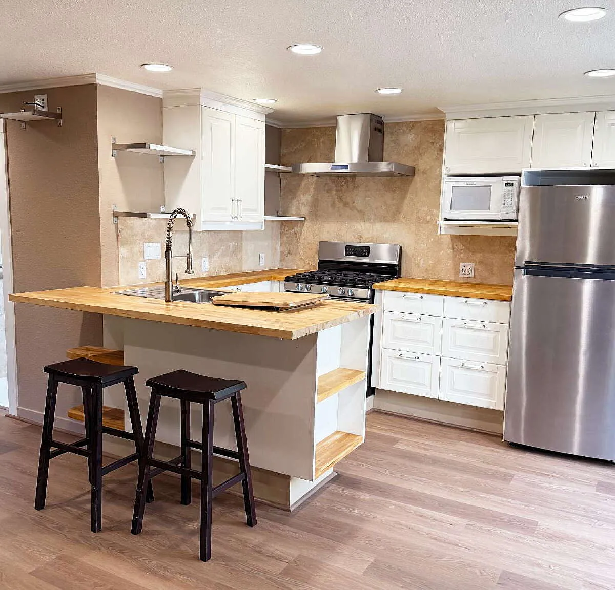 1 bed, 1.0 bath, $2,000 — Photo 1