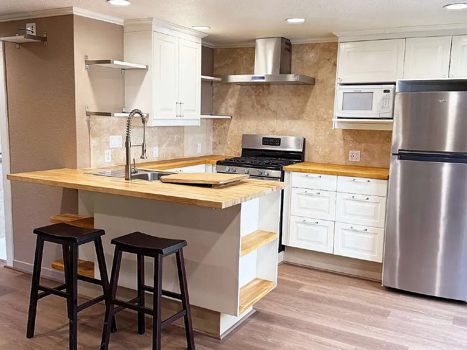 225 Orchard Ave