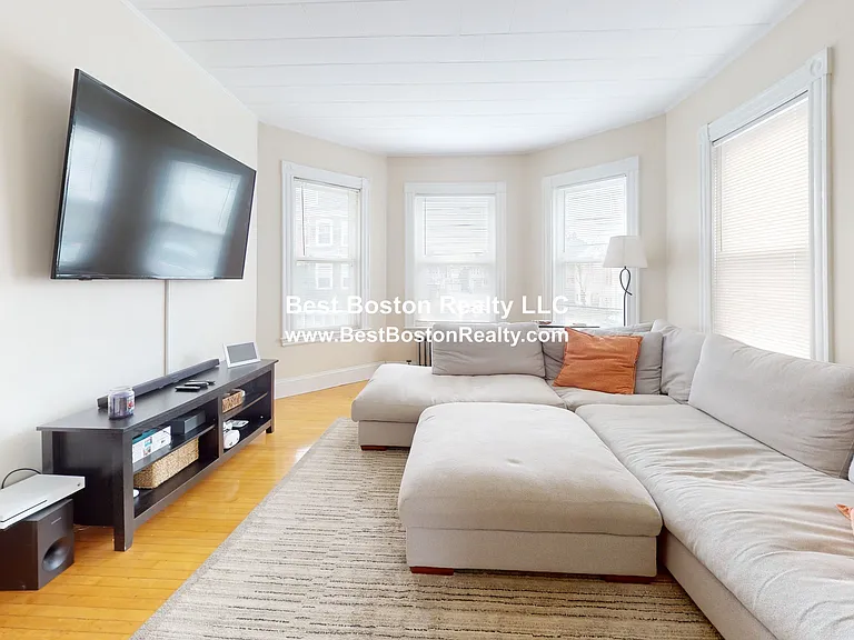 26 Marathon St #1 — Photo 6