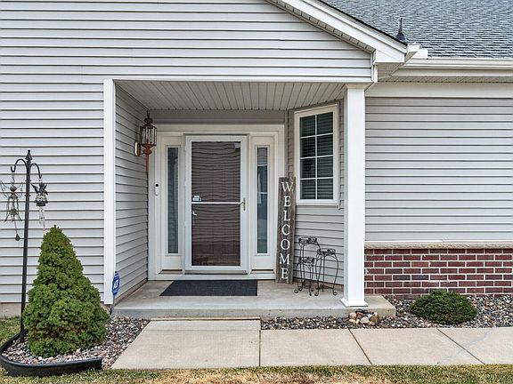 3rd image of 15739 Farnham Ave N