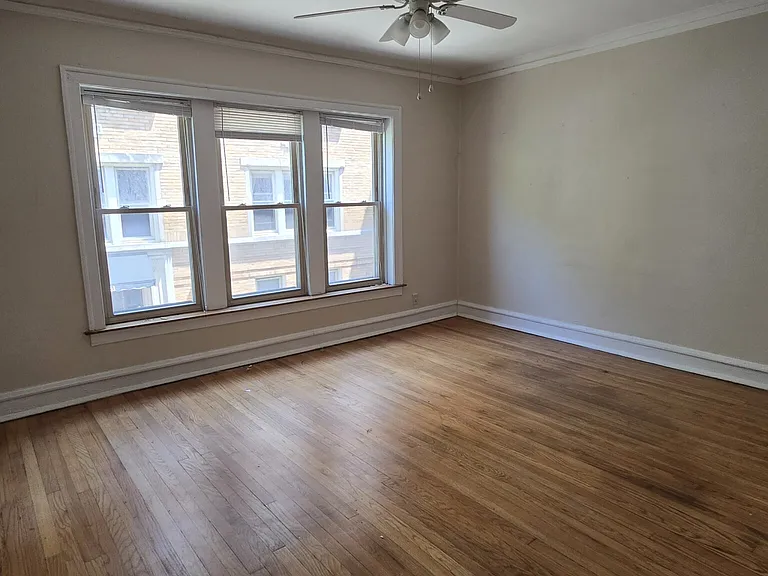 1969 W Foster Ave #1 — Photo 2