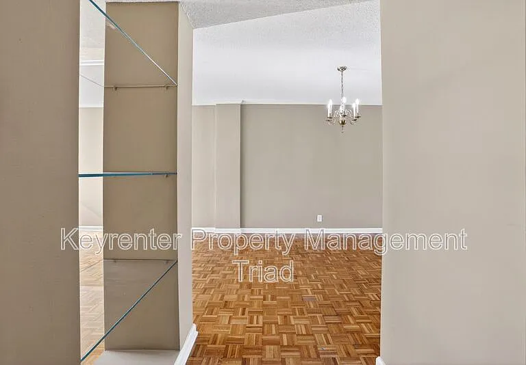 1101 N Elm St #104 — Photo 11