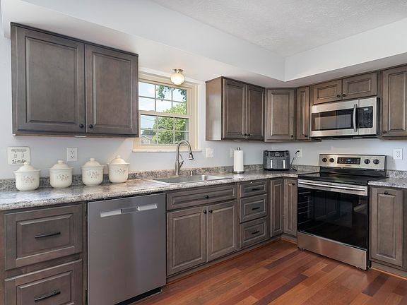 2nd image of 8843 Valley Circle Dr