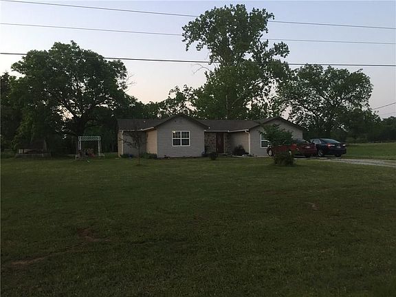 3rd image of 2110 W Strothers Ave