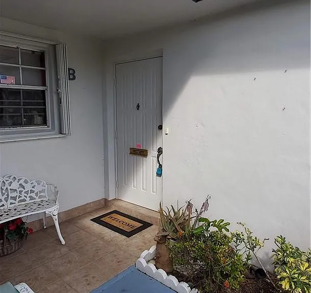 1107 Circle Ter W — Photo 3