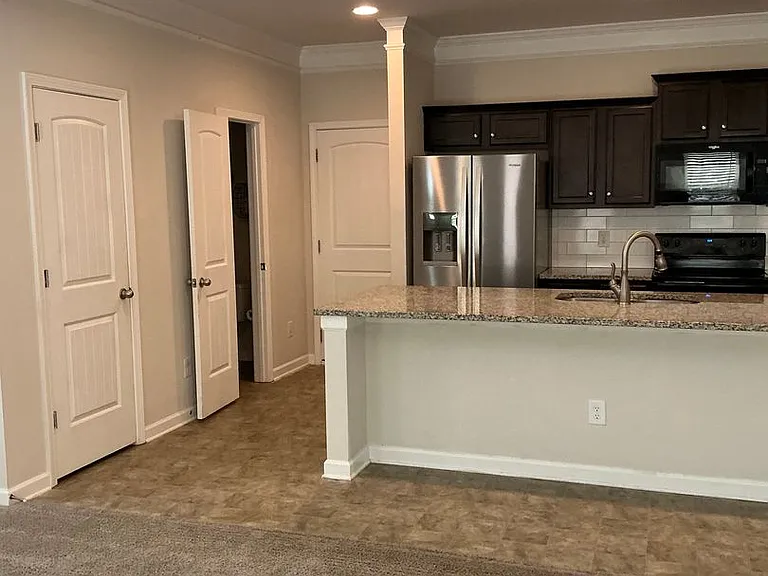 1256 Towne Square Ct — Photo 7