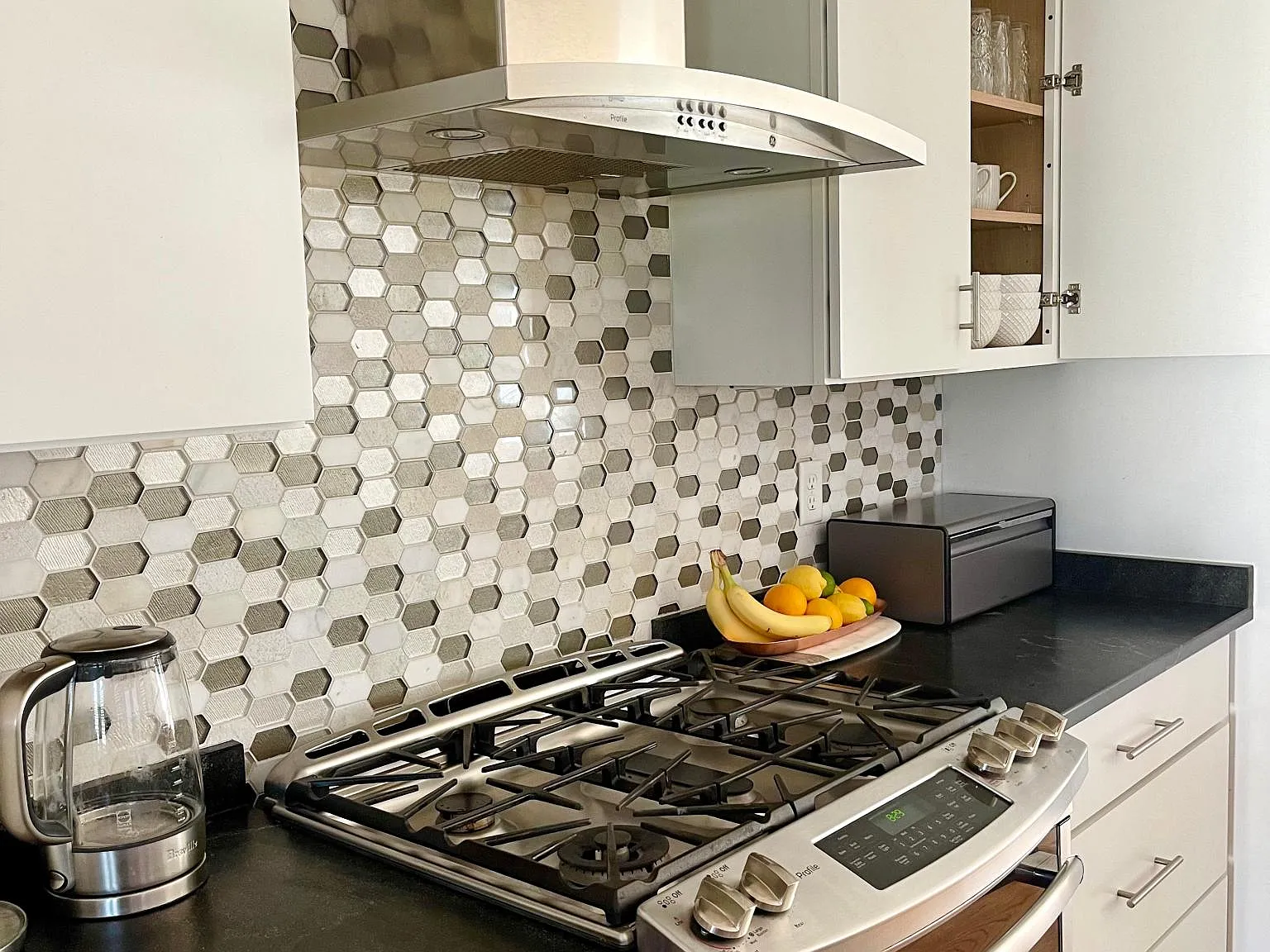 3 bed, 2642 sqft, $3,250 — Photo 2