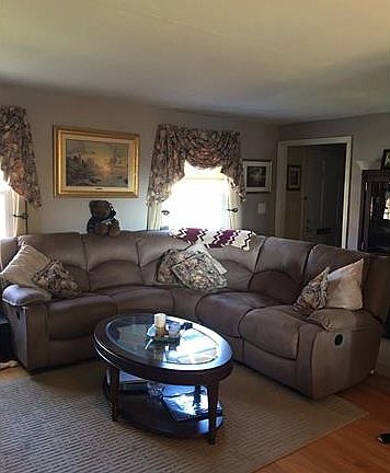 3rd image of 121 Bellevue Ave