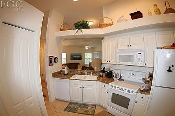 5th image of 12181 Summergate Cir APT 201