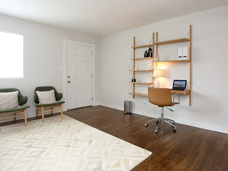 1073 Hollywood Rd NW — Photo 4