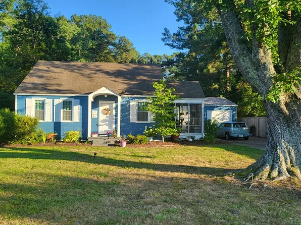 115 Roseneath Ave, Kilmarnock, VA 22482