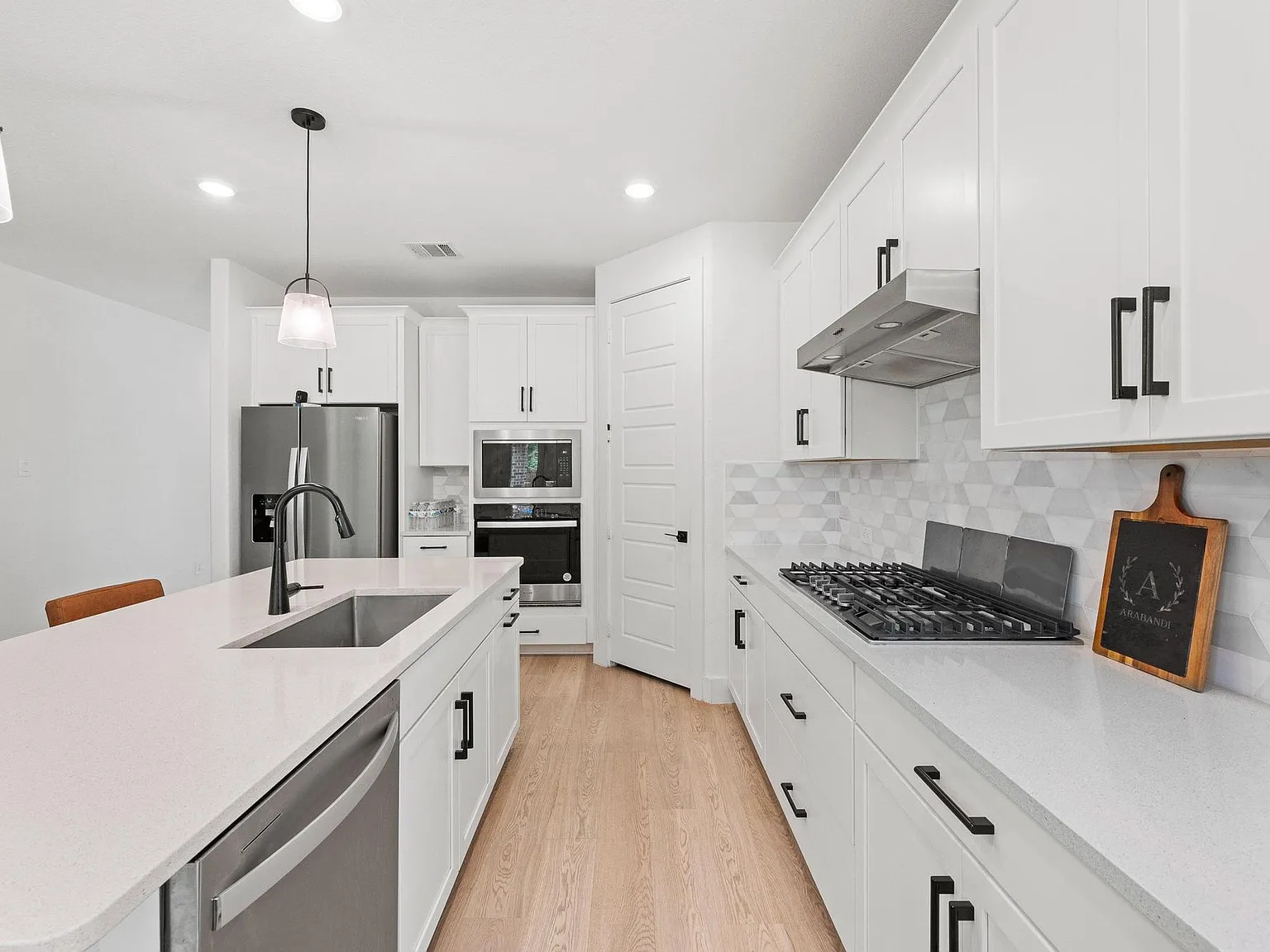 4 bed, 2283 sqft, $3,600 — Photo 2