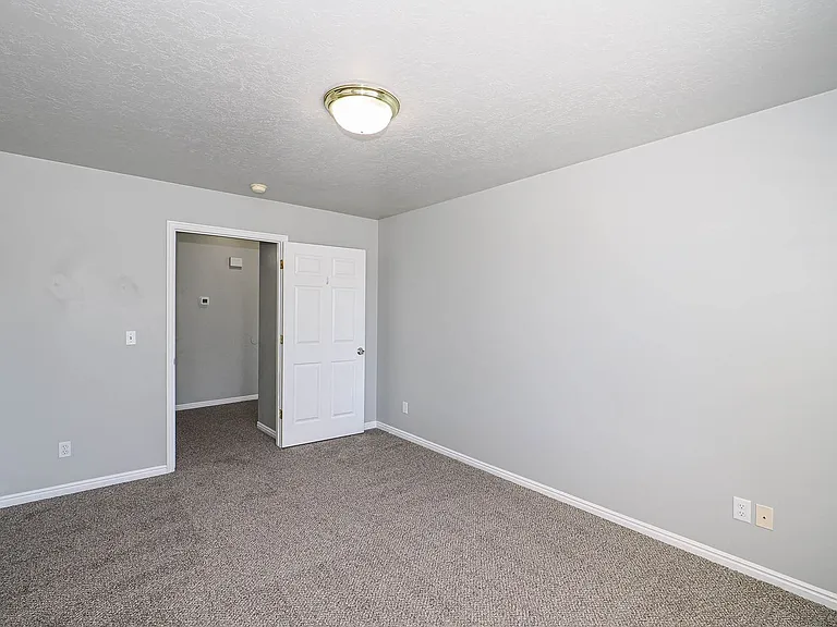 537 N 400 W — Photo 13
