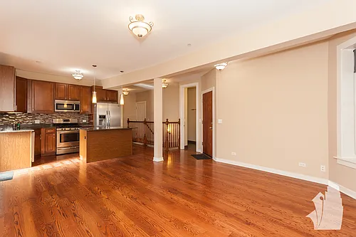 816 W Newport Ave #1R Photo 1 816 W Newport Ave #1R Photo 1