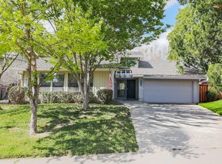3340 Oak Stream Ct, Carmichael, CA 95608