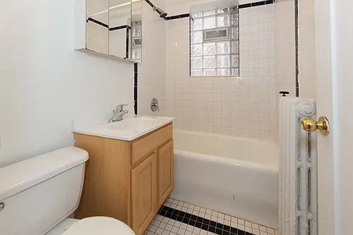 517 W. Oakdale Photo 1