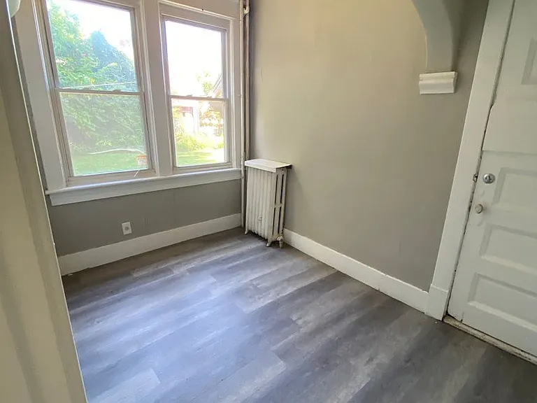 402 S Main St — Photo 6