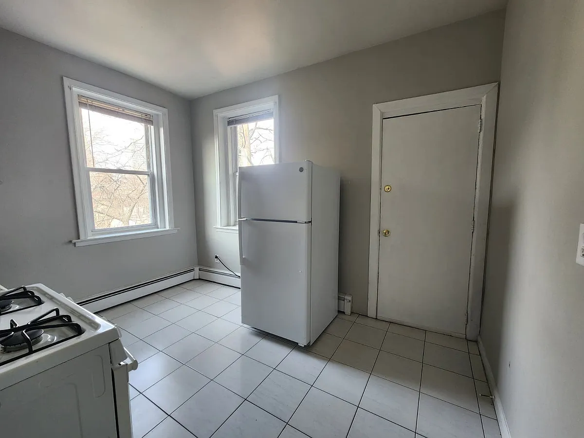 Photo 2 of 8 - 191 Wooster St #33D - New Haven, CT Building Photo - 191 Wooster St #33D