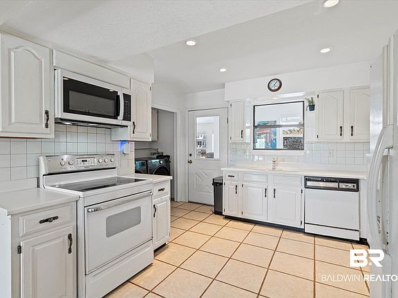 5th image of 33129 River Rd