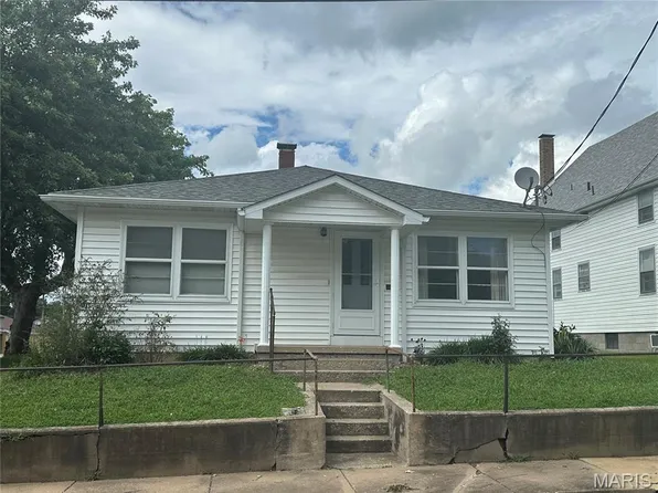 105 E Main St, Steeleville, IL 62288