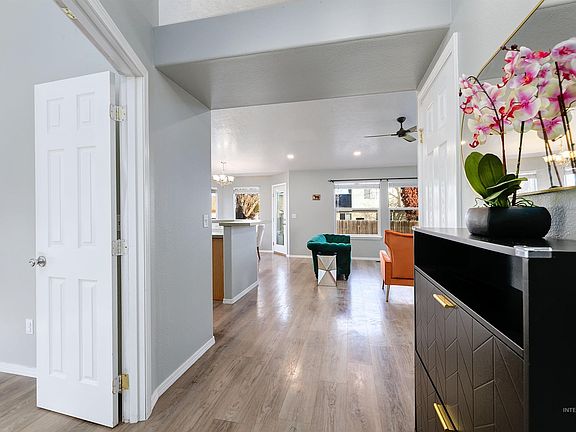 3rd image of 2020 W Aldbury Ave