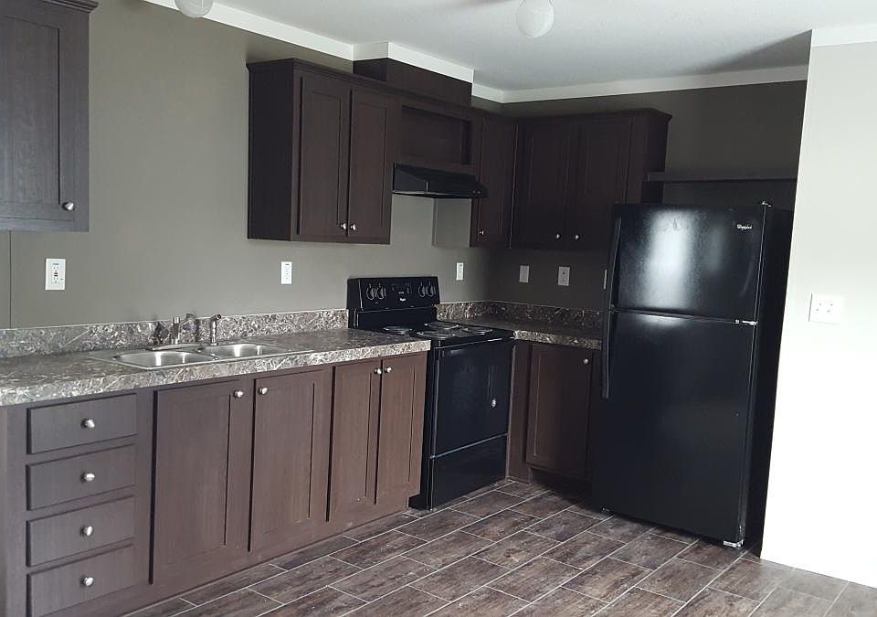BRAND NEW 2017 HOME. NEW APPLIANCES. NEW CABINETRY. MODERN C