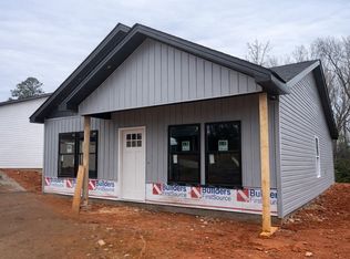 16 Poplar St, Woodruff, SC 29388