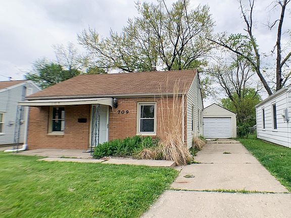 3rd image of 709 E Gift Ave