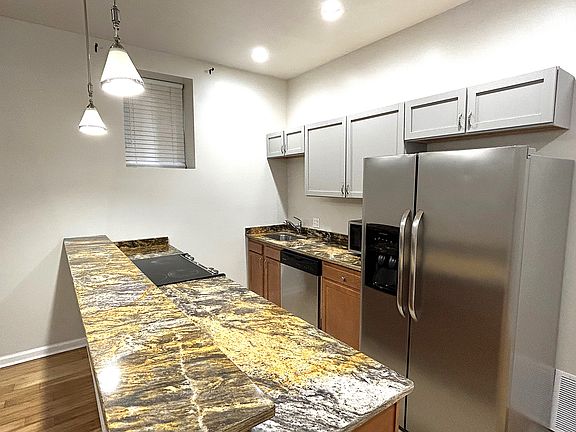 Kitchen granite countertops - Large eat at island & bar