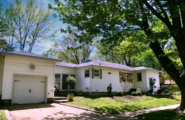 1109 W Healey St photo 1