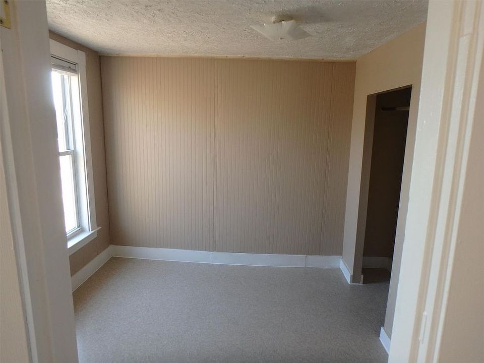 2nd image of 15 Pleasant St APT 6