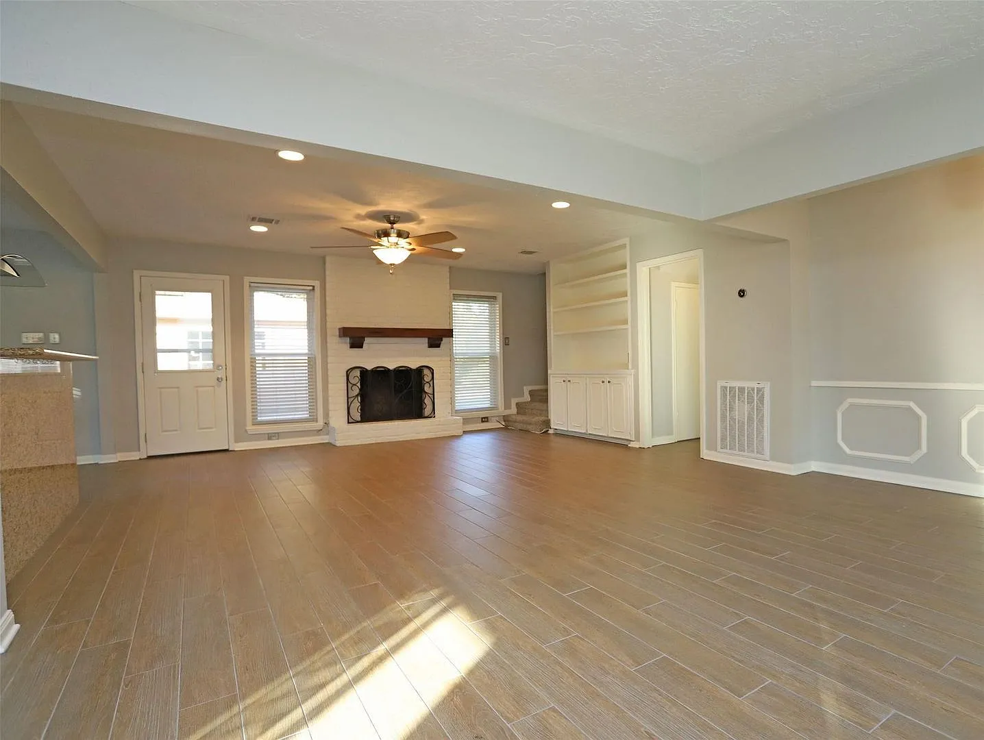 4 bed, 2.0 bath, 2015 sqft, $2,400 — Photo 4