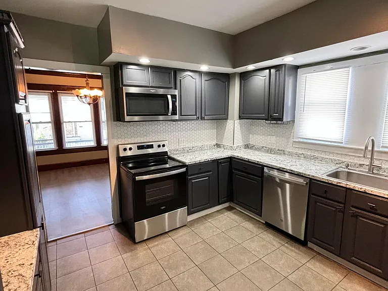 1418 Grove St — Photo 4