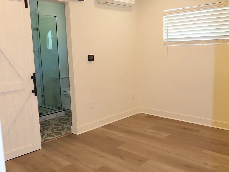 1322 Campus Ave — Photo 11
