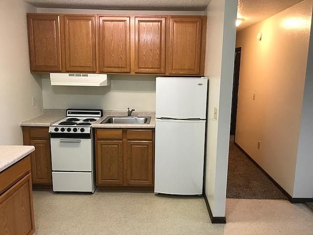 1st image of 915 10th Ave W APT 2