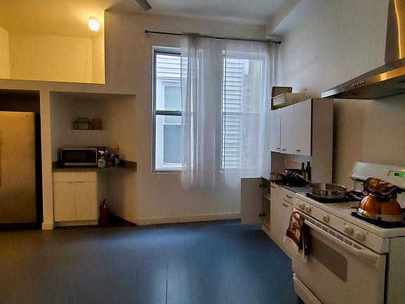 2nd image of 1528 N Milwaukee Ave APT 3F
