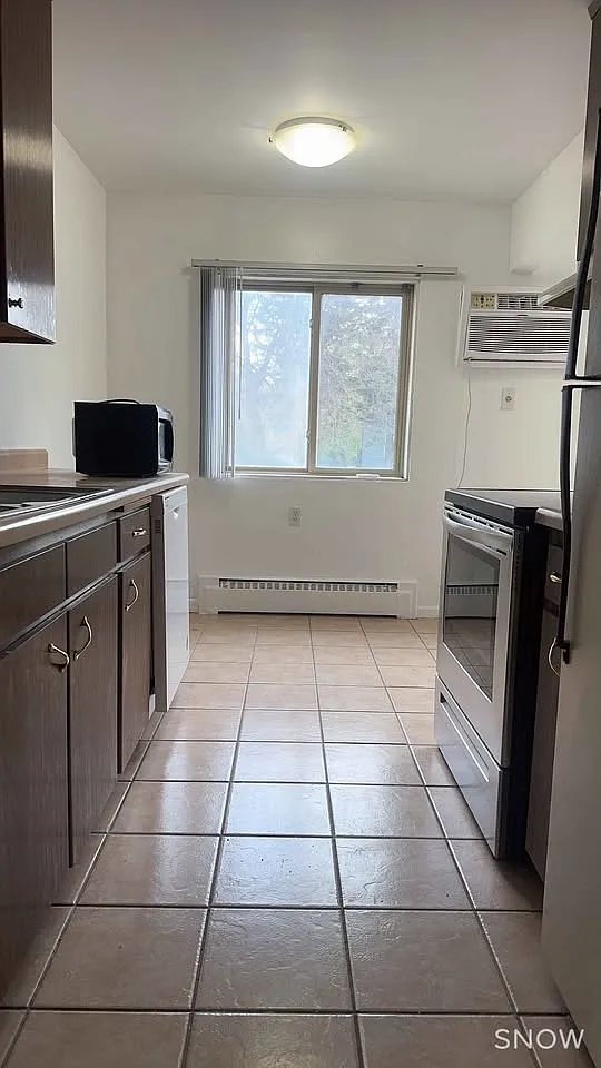 1031 Cromwell Ave — Photo 1