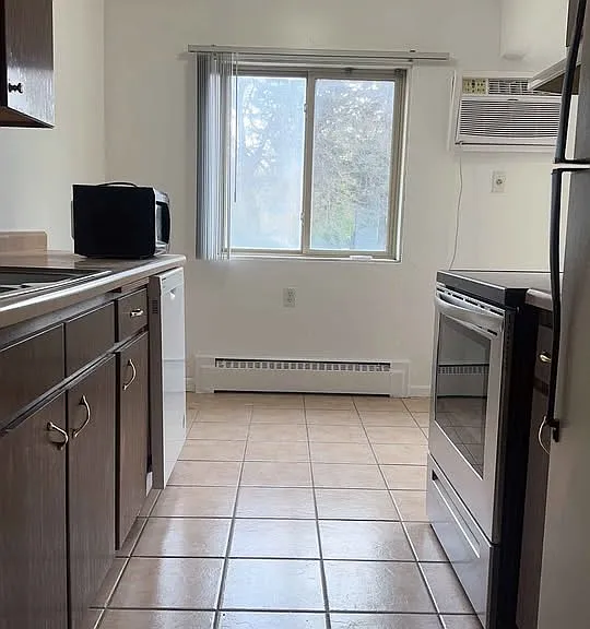 1031 Cromwell Ave #101 — Photo 1