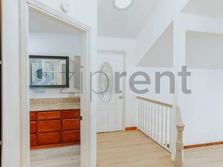 359 Redwood Rd #SINGLE HOME — Photo 3