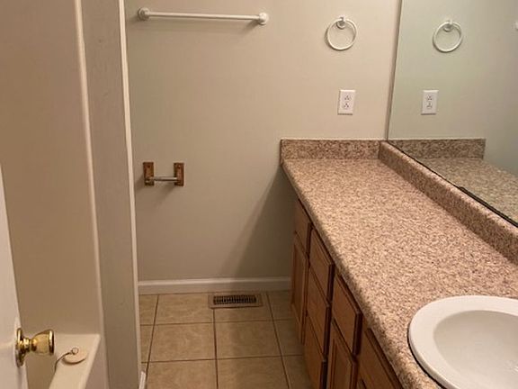2nd image of 1300 Byrne Ave Unit A