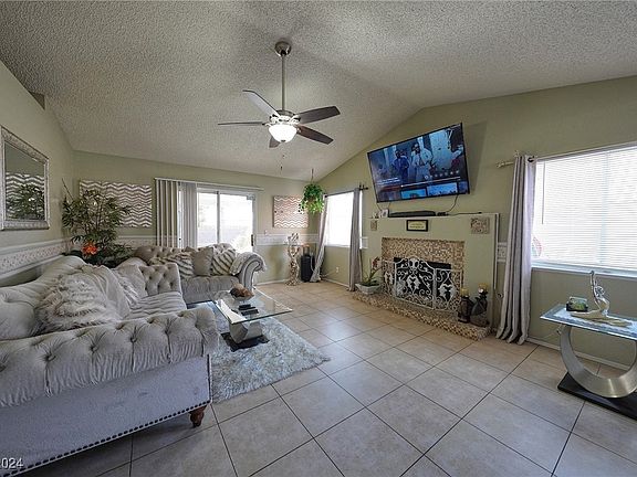3rd image of 7248 Wayfarer Dr