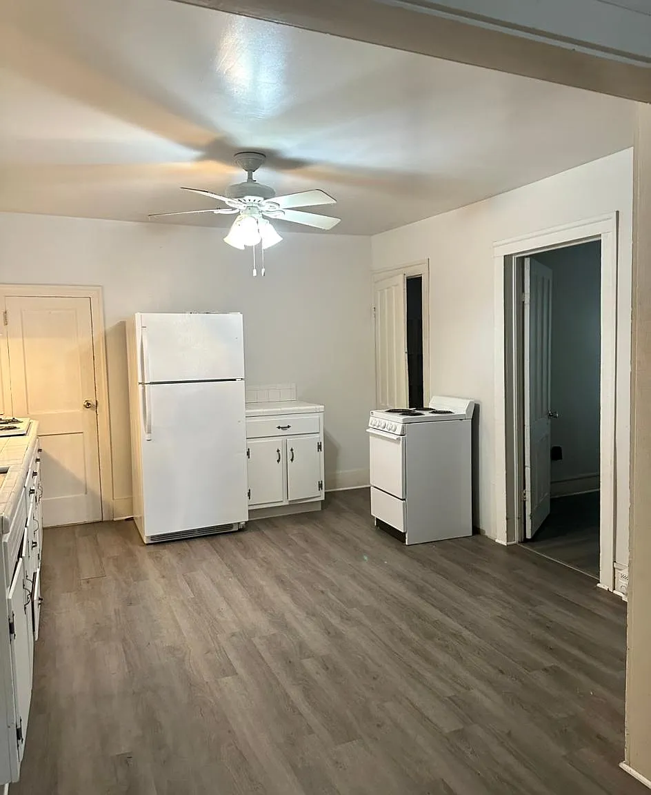 1 bed, 700 sqft, $1,200 — Photo 2