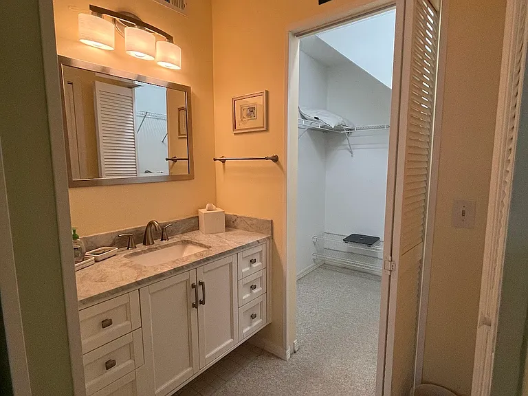 1924 Westminster Cir #6 — Photo 20