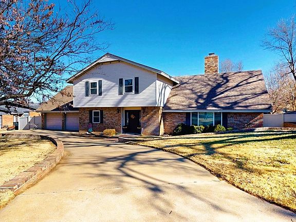 2nd image of 3712 Twisted Oak Ln