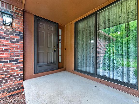 2nd image of 1902 Jenny Ln