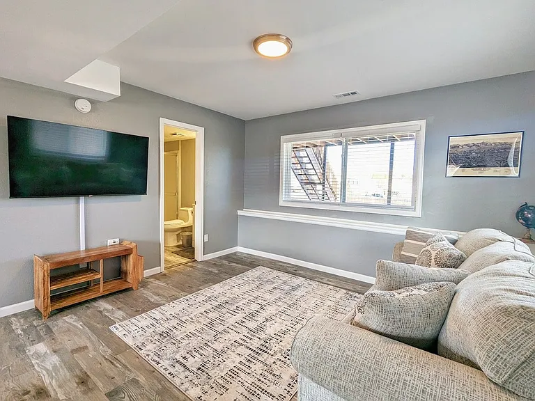 3330 Mirage Dr — Photo 48