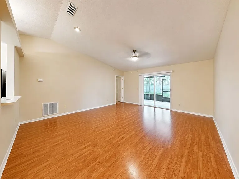 127 Titan Dr — Photo 2