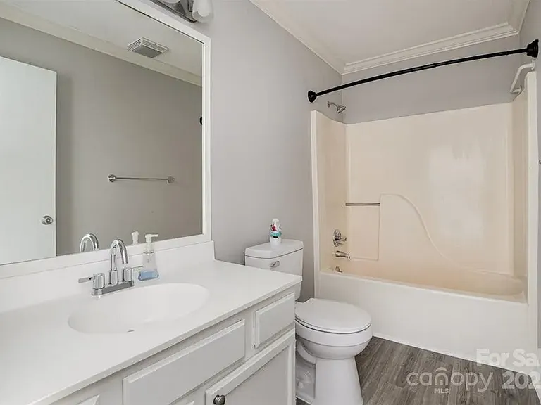7610 Woods Ln #5 — Photo 3